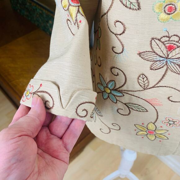 Silk Land Women’s XL 100% Silk Jacket Beige Floral Embroidered Button Front - Picture 9 of 12